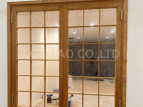 CỬA KÍNH MỞ QUAY – NÉT CHẠM HIỆN ĐẠI CHO KHÔNG GIAN TÂN BÌNH