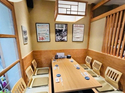 Thảm chiếu Tatami tại nhà hàng Sushi Don